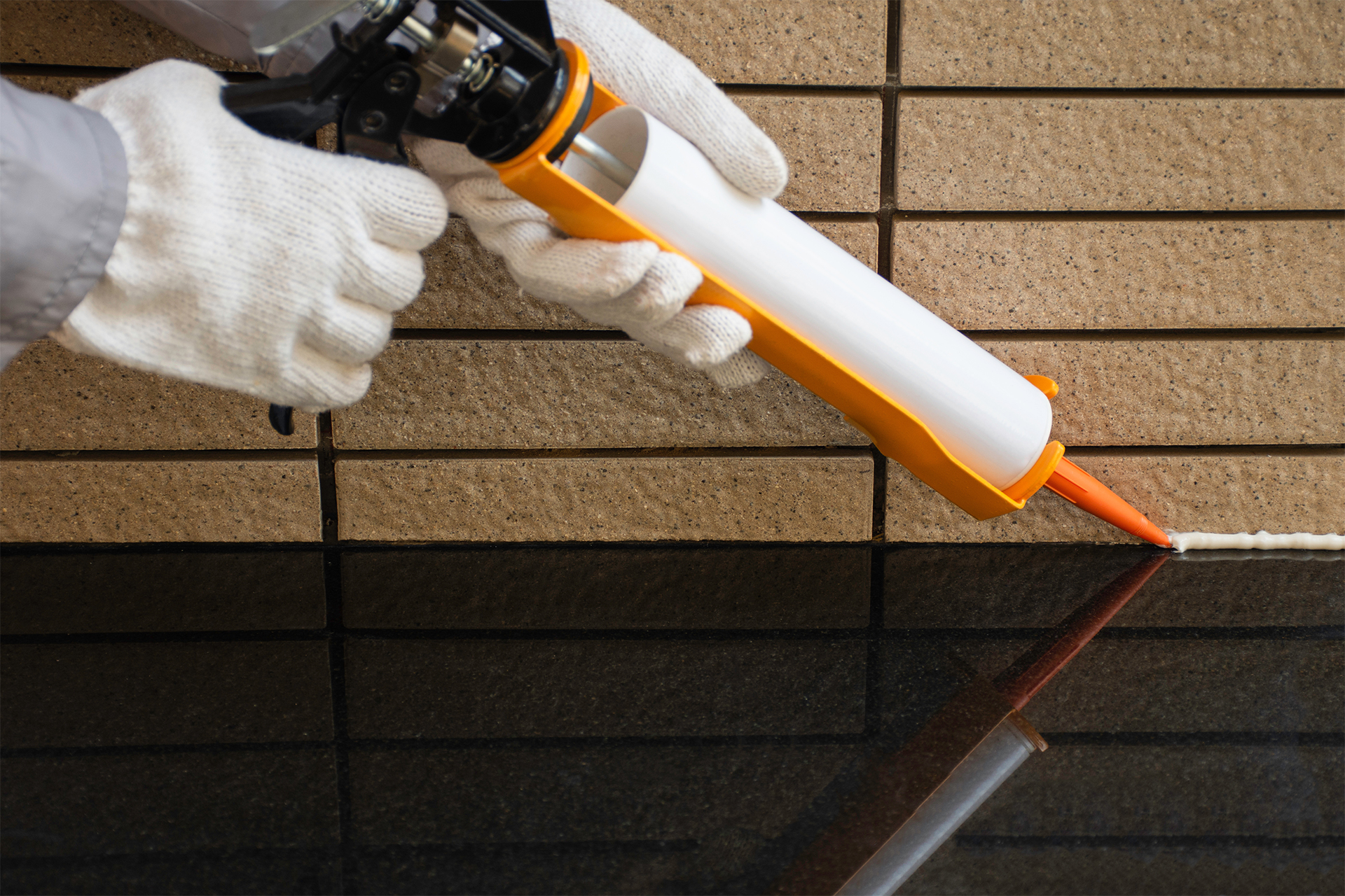 how long does caulk like this one between tiling take to dry
